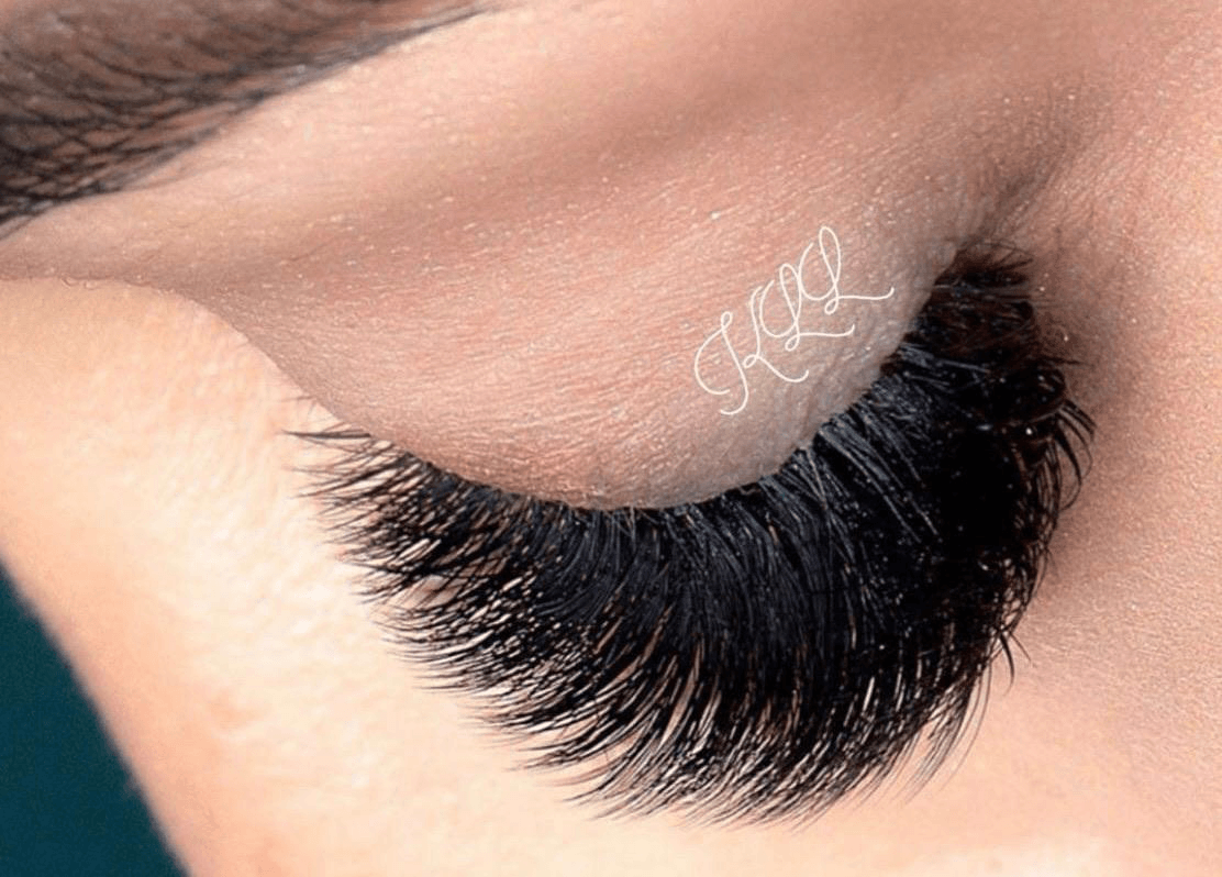 lash extensions Miami before lash fill showing natural gaps