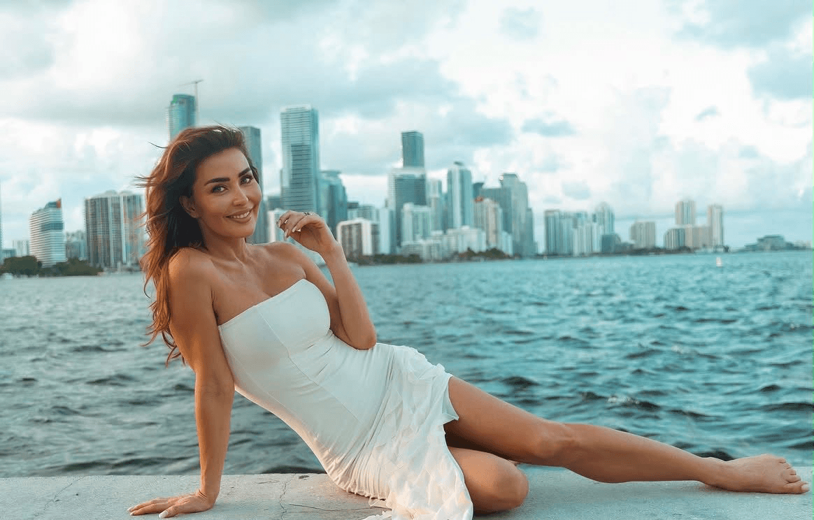 Organic airbrush tan near me in Miami by Katie’s Luxury Lashes